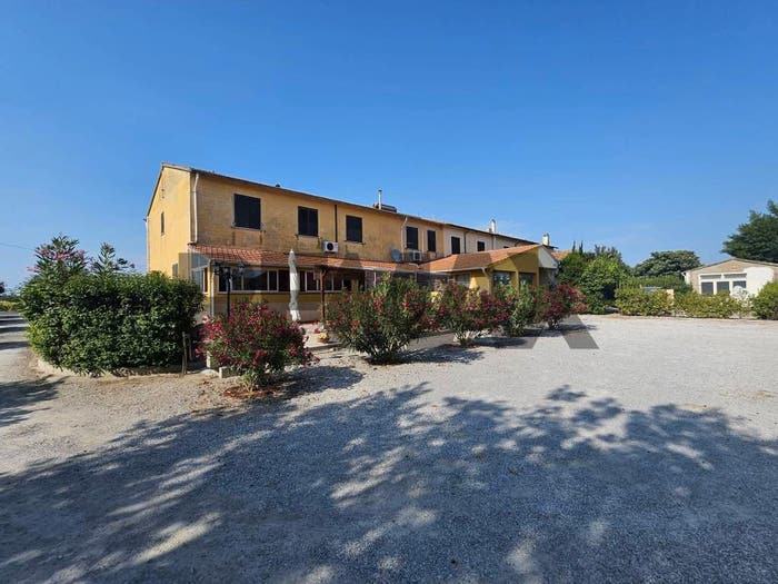 Casa con 6 locali in vendita in Piombino