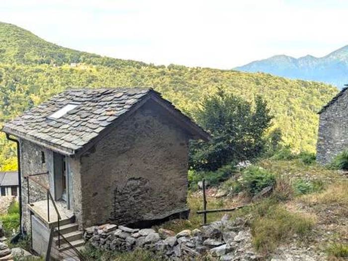 Casa bilocale in vendita in Via Ai Monti Nn, Maccagno con Pino e Veddasca