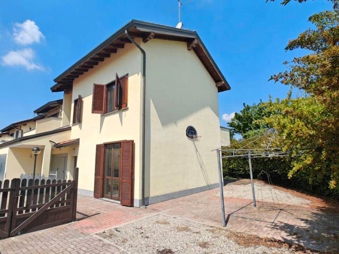 Casa quadrilocale in vendita in Via Santa Maria, Centro, Albairate