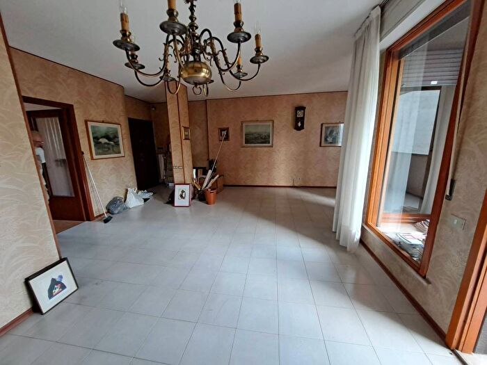 Appartamento con 5 locali in vendita in Via Peschiera, Pantano, Pesaro