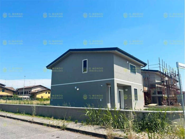 Casa quadrilocale in vendita in Melegnano