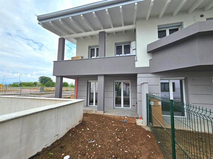 Appartamento quadrilocale in vendita in via Adige, Cesate