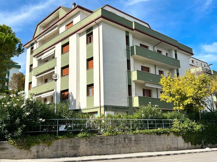 Appartamento trilocale in vendita in Via Galileo Galilei, Centro, Falconara Marittima
