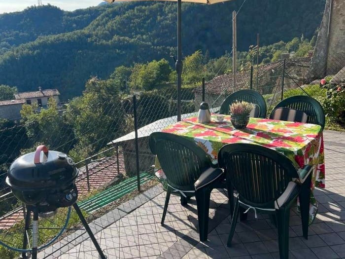 Casa con 6 locali in vendita in Molazzana