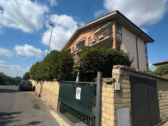 Appartamento trilocale in vendita in Via Casal Cerrone, Lunghezza, Roma