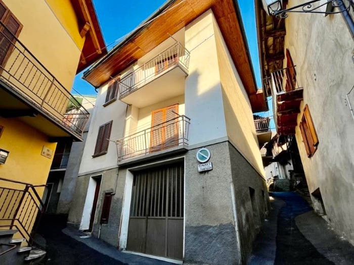 Casa con 6 locali in vendita in Via Vittorio Emanuele II, Sampeyre