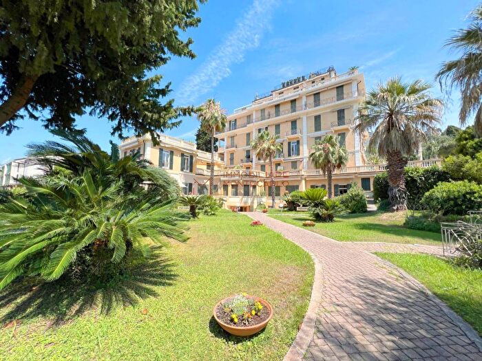 Appartamento trilocale in vendita in Corso Italia, Centro, Bordighera