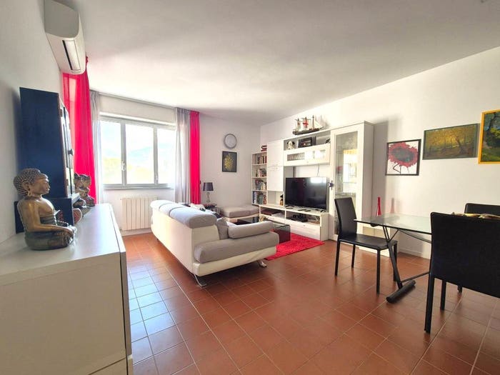 Appartamento quadrilocale in vendita in Via Ezio Lucarno, Struppa, Genova
