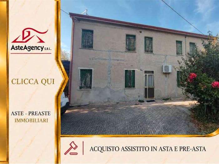 Appartamento con 6 locali in vendita in Via Arzaron, Lendinara