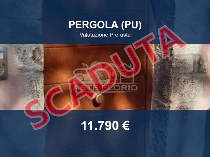 Appartamento trilocale in vendita in Via Della Rocca, Centro, Pergola