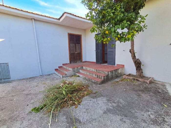 Casa con 6 locali in vendita in via dei mulini snc, Avella