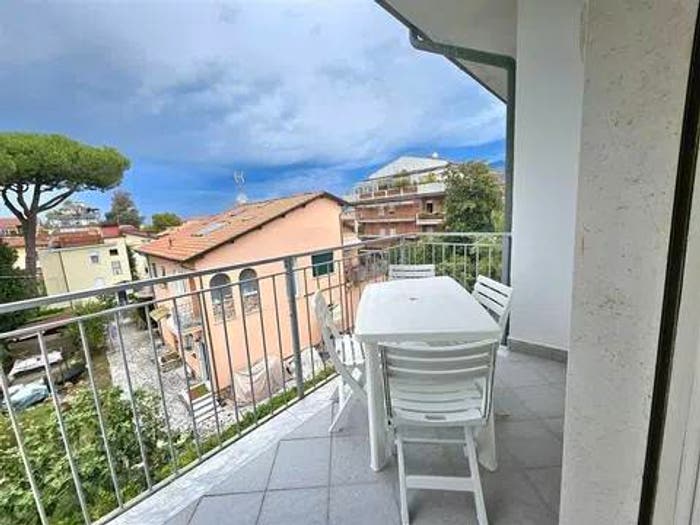 Appartamento trilocale in vendita in Via Casamicciola, Marina di Massa Centro, Massa