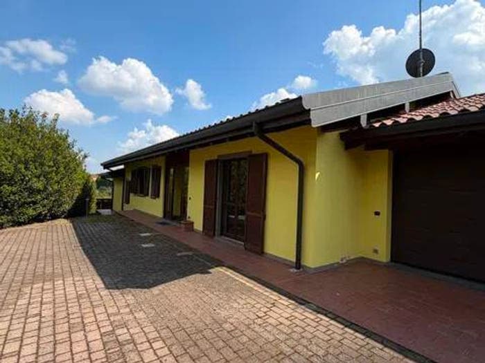 Casa con 6 locali in vendita in Agrate Conturbia