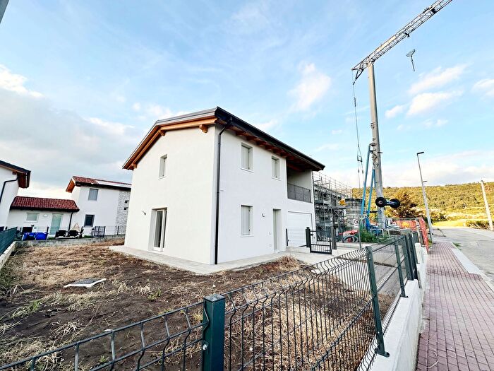 Casa quadrilocale in vendita in Montecchia Di Crosara