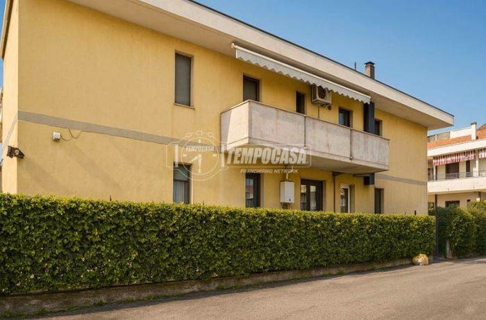 Appartamento quadrilocale in vendita in Via Stradella, Ronchi Poveromo, Massa