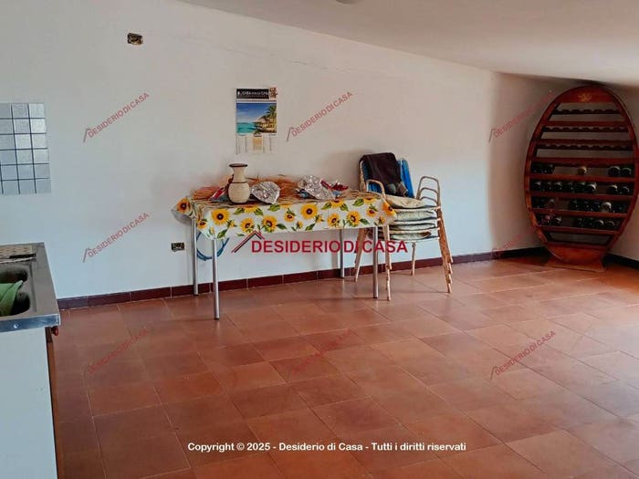 Appartamento con 6 locali in vendita in Via Circonvallazione, Montelepre