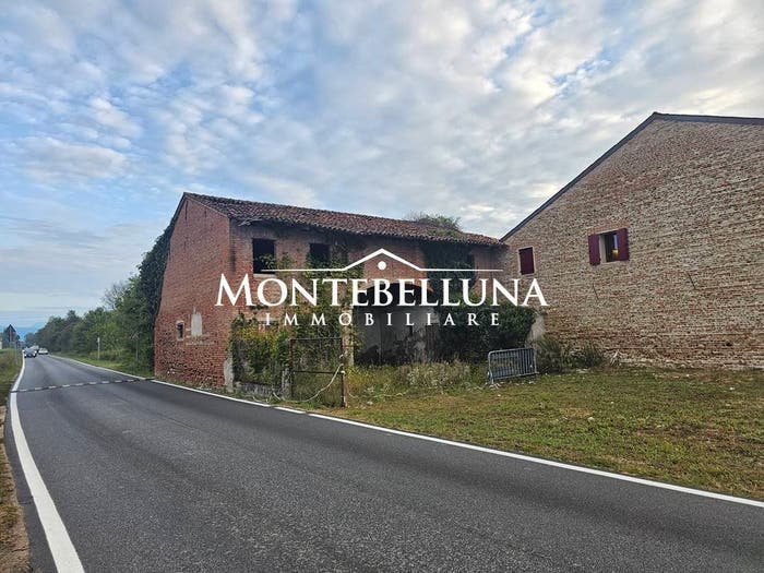 Casa con 5 locali in vendita in Via Montebelluna di Salvarosa, Castelfranco Veneto