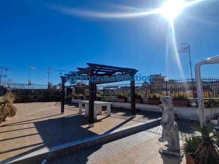 Appartamento quadrilocale in vendita in Via Domenico Cirillo, Tribunali, Napoli