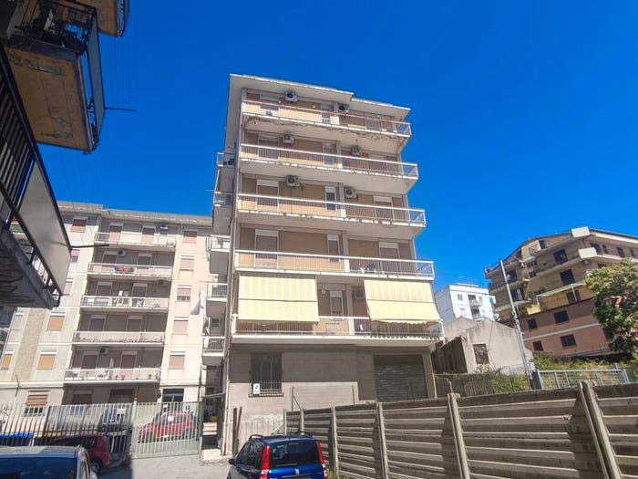 Appartamento quadrilocale in vendita in Via adolfo celi, Contesse, Messina