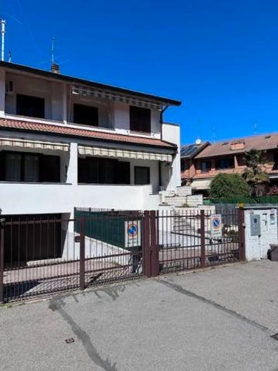 Casa quadrilocale in vendita in Via Spini, Centro, Paullo