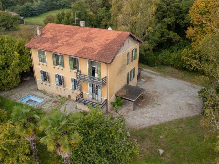 Casa con 6 locali in vendita in Centro, Angera