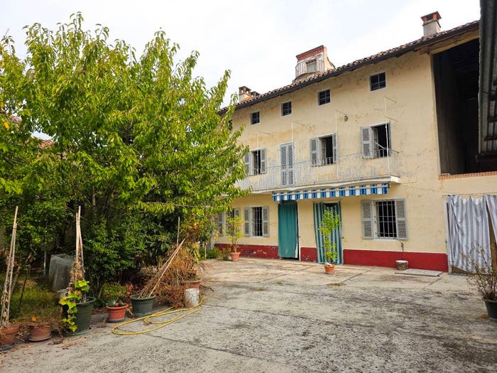 Casa con 6 locali in vendita in Piazza Aprile, Frassineto Po