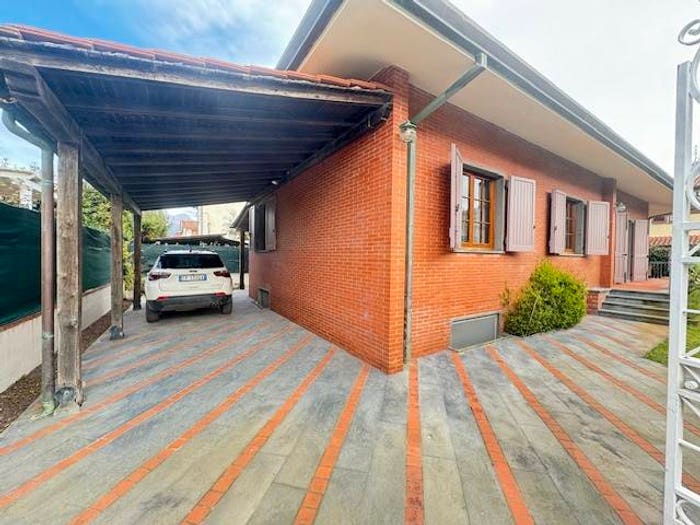 Casa con 6 locali in vendita in Via C Giorgini, Centro, Forte dei Marmi