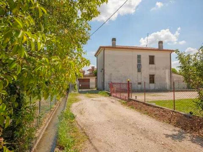 Casa quadrilocale in vendita in Via Dei Cedri, Centro, Montebelluna