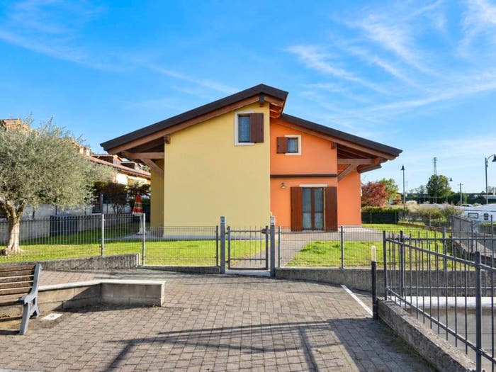 Casa con 6 locali in vendita in Via Maggiore Alessandro Negri di Sanfront, Pastrengo