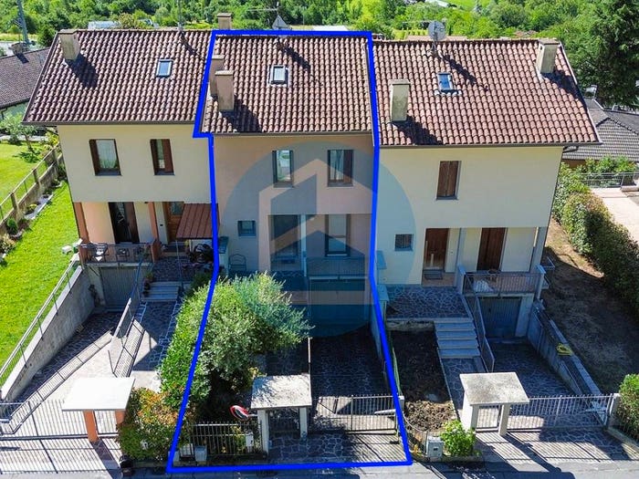 Casa quadrilocale in vendita in Via Donatori di Sangue Losine BS, Centro, Losine