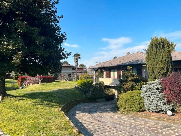 Casa con 6 locali in vendita in Via Pini, Vizzolo Predabissi