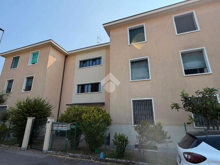 Appartamento trilocale in vendita in Via Emilia, Cesano Maderno