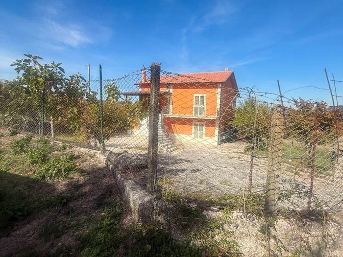 Casa con 6 locali in vendita in Contrada Frassino, Guardia Lombardi