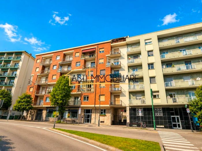 Appartamento quadrilocale in vendita in Piazza Vittorio Veneto, Ospedale, Asti