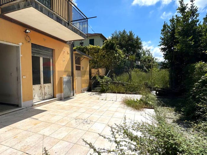 Appartamento trilocale in vendita in Centro, Lumarzo