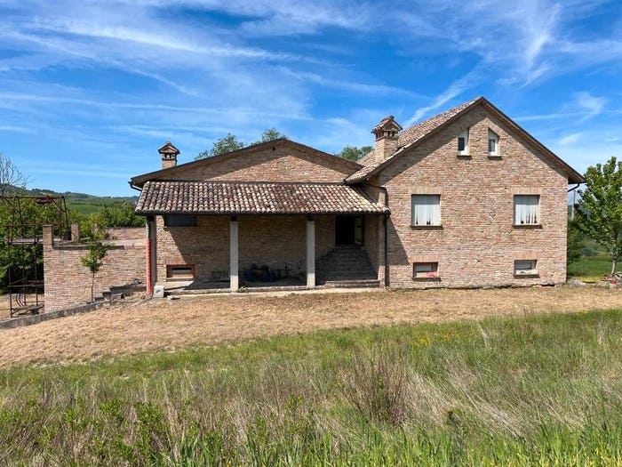 Casa con 6 locali in vendita in Petriano