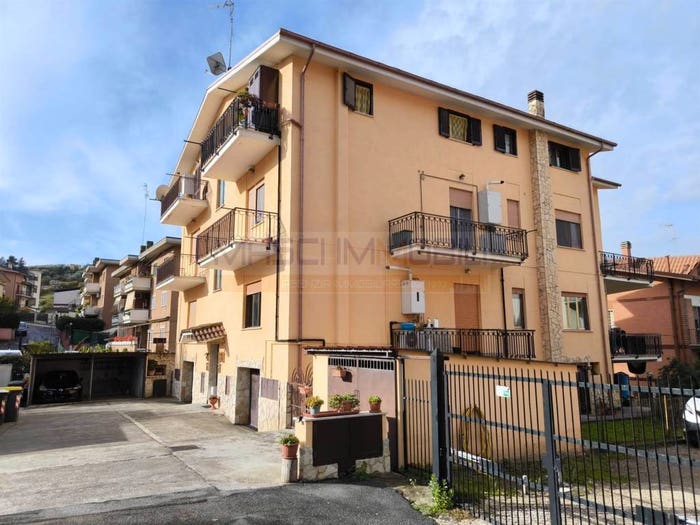 Appartamento trilocale in vendita in Via Monte Fiorino, Monterotondo Scalo, Monterotondo