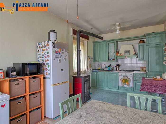 Casa quadrilocale in vendita in Via Latteria, Cavagnano, Cuasso al Monte