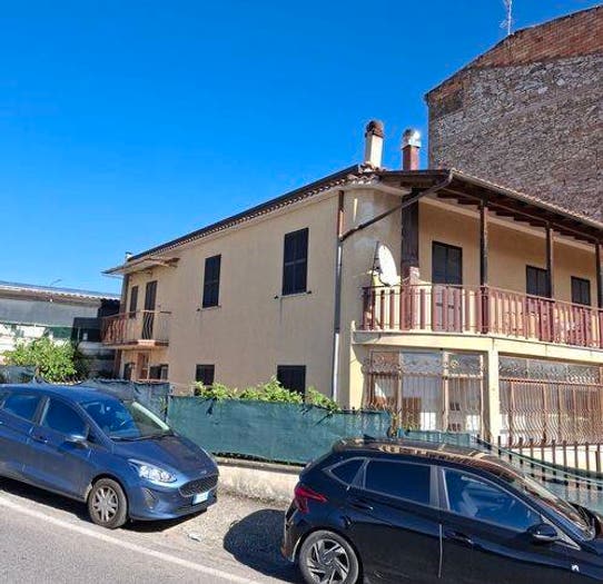 Appartamento quadrilocale in vendita in Viale Alfonso Bartoli, Centro, Ferentino