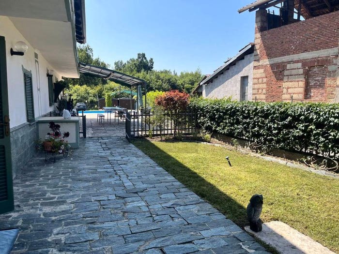 Casa con 6 locali in vendita in Lessona