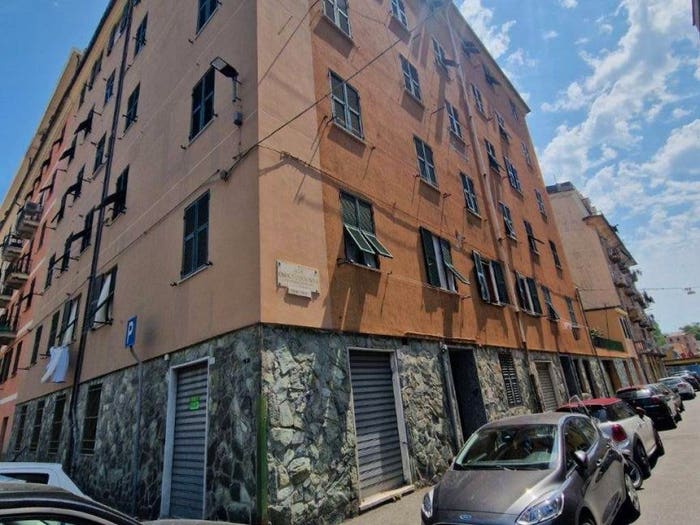 Appartamento trilocale in vendita in Via Enrico Cernuschi, Rivarolo, Genova
