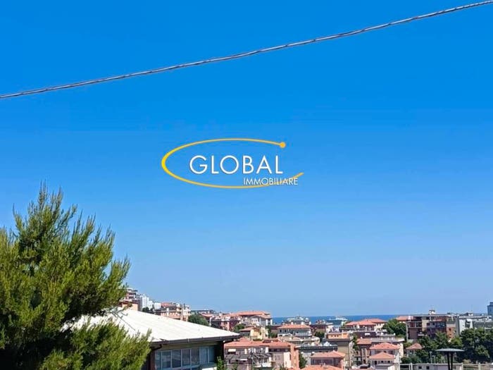 Appartamento quadrilocale in vendita in Adriatico, Ancona