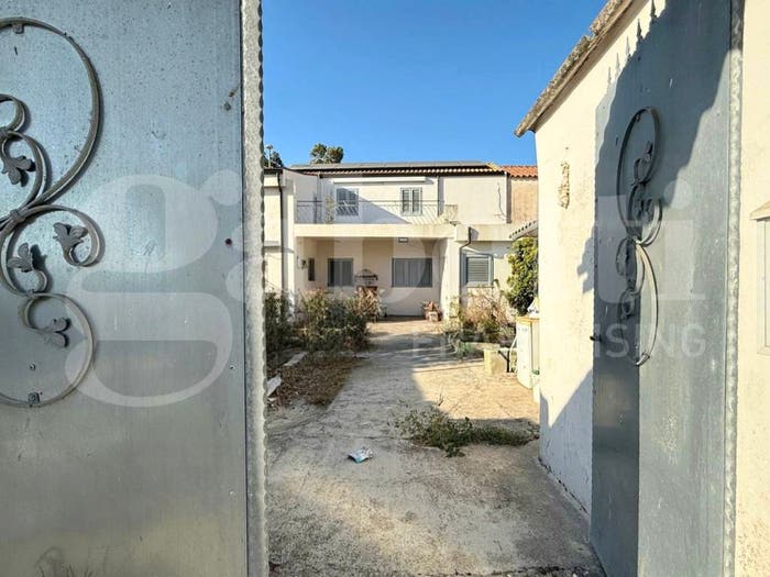 Casa con 5 locali in vendita in via comunale, Barrali