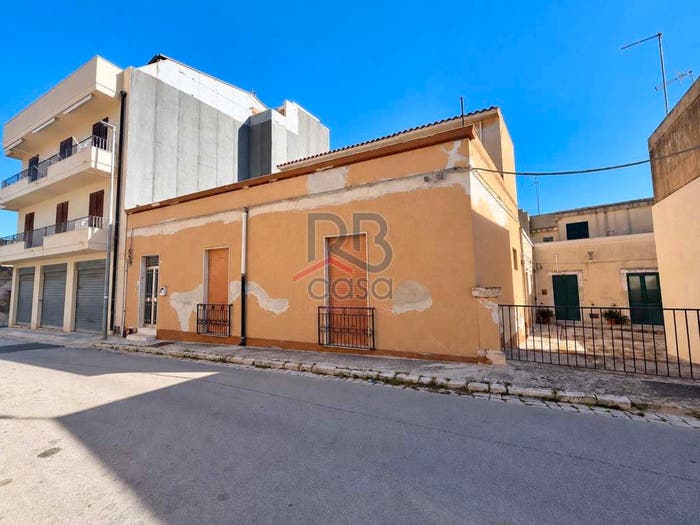Casa con 6 locali in vendita in Via Raffaello, Centro, Ispica