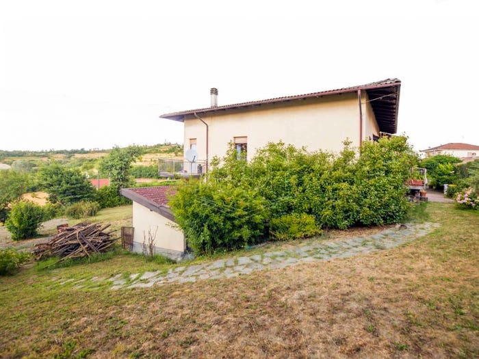 Casa con 6 locali in vendita in Via Martiri della Benedicta, Centro, Casaleggio Boiro