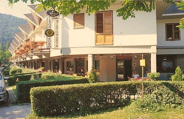 Casa con 6 locali in vendita in Viale Emanuele Razzetti, Centro, Santo Stefano d'Aveto