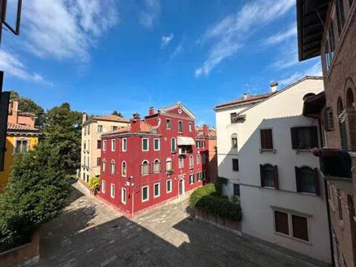 Appartamento trilocale in vendita in Calle Del Pasubio, Sant'Elena, Venezia