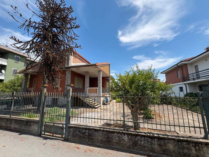Casa trilocale in vendita in Via Maggio, Centro, Saluggia