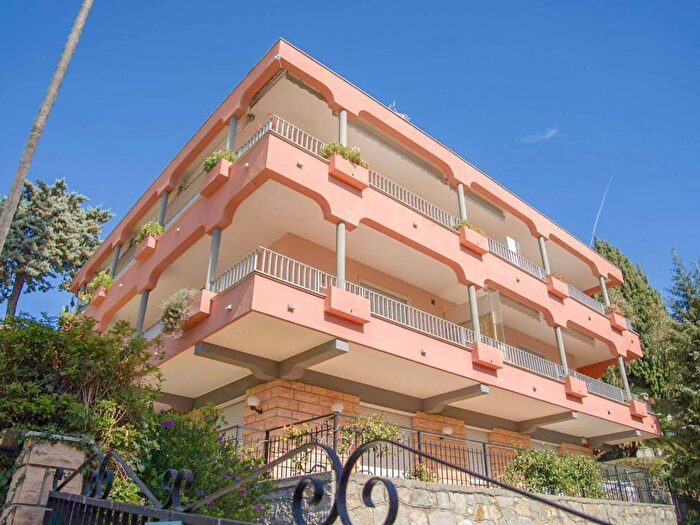 Appartamento trilocale in vendita in Via Poggio Ponente, Centro, Vallecrosia