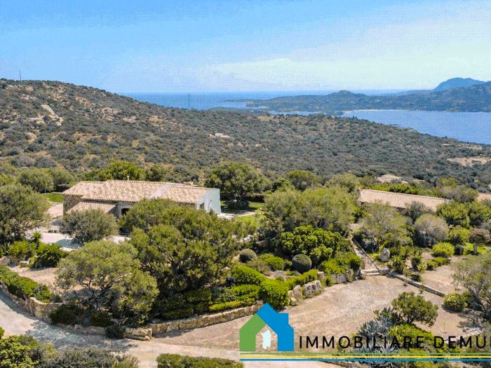Casa con 6 locali in vendita in Via degli Orti, Cugnana, Olbia